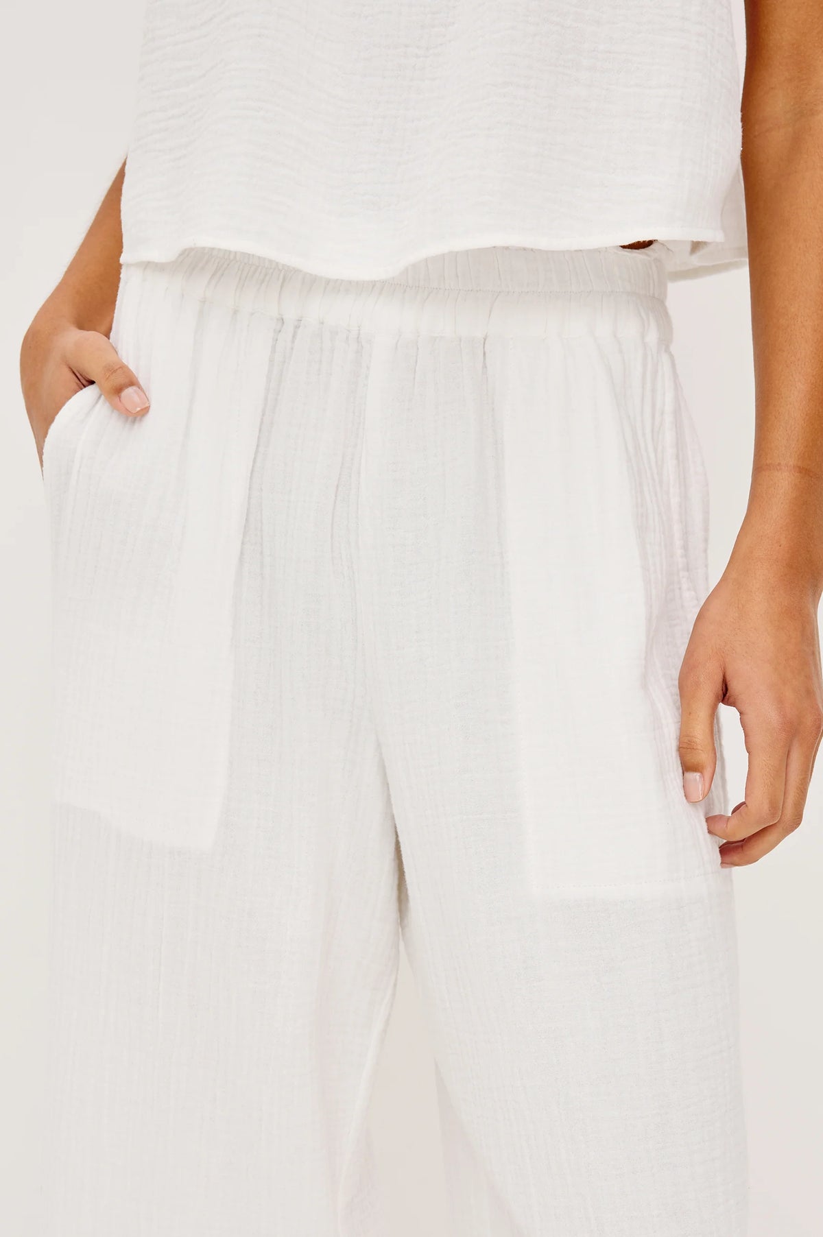 Leon Crop in White