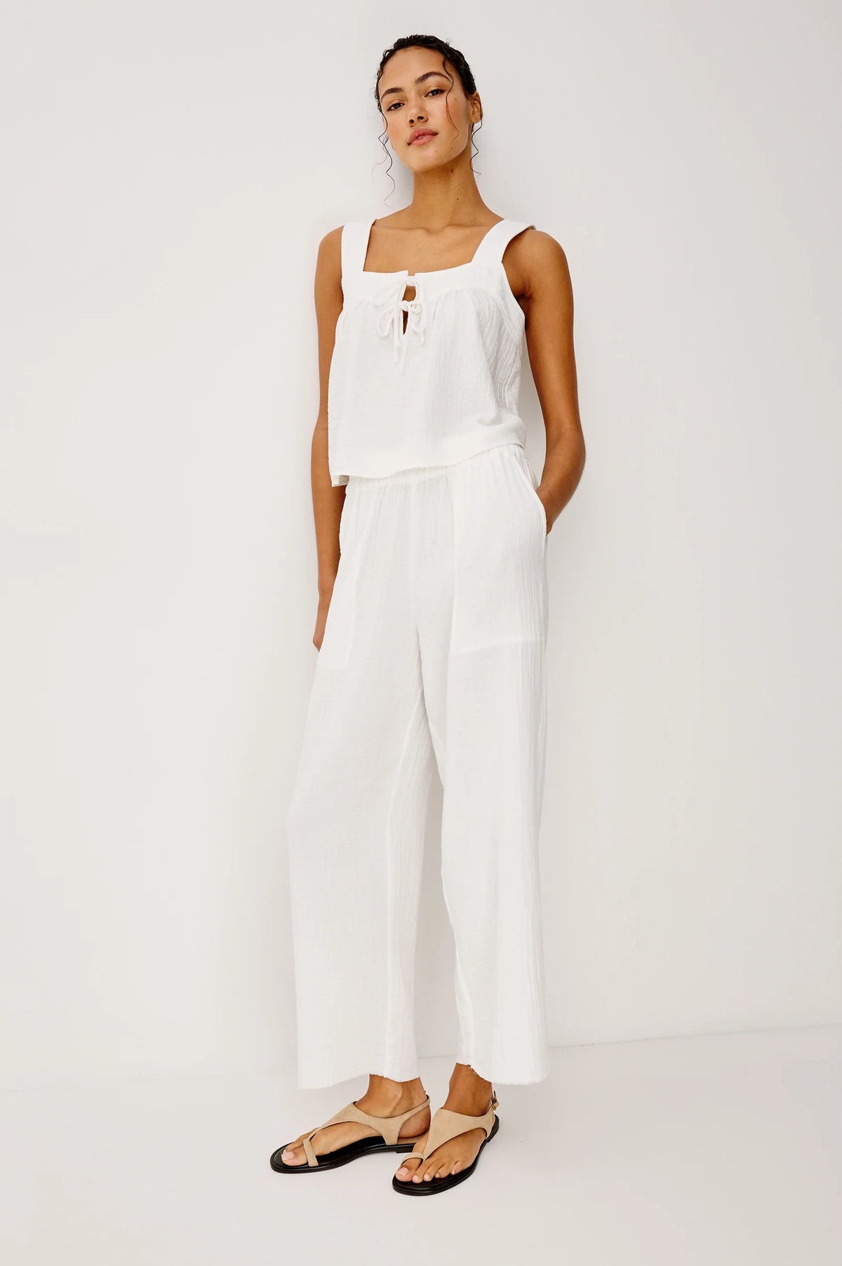 Leon Crop in White