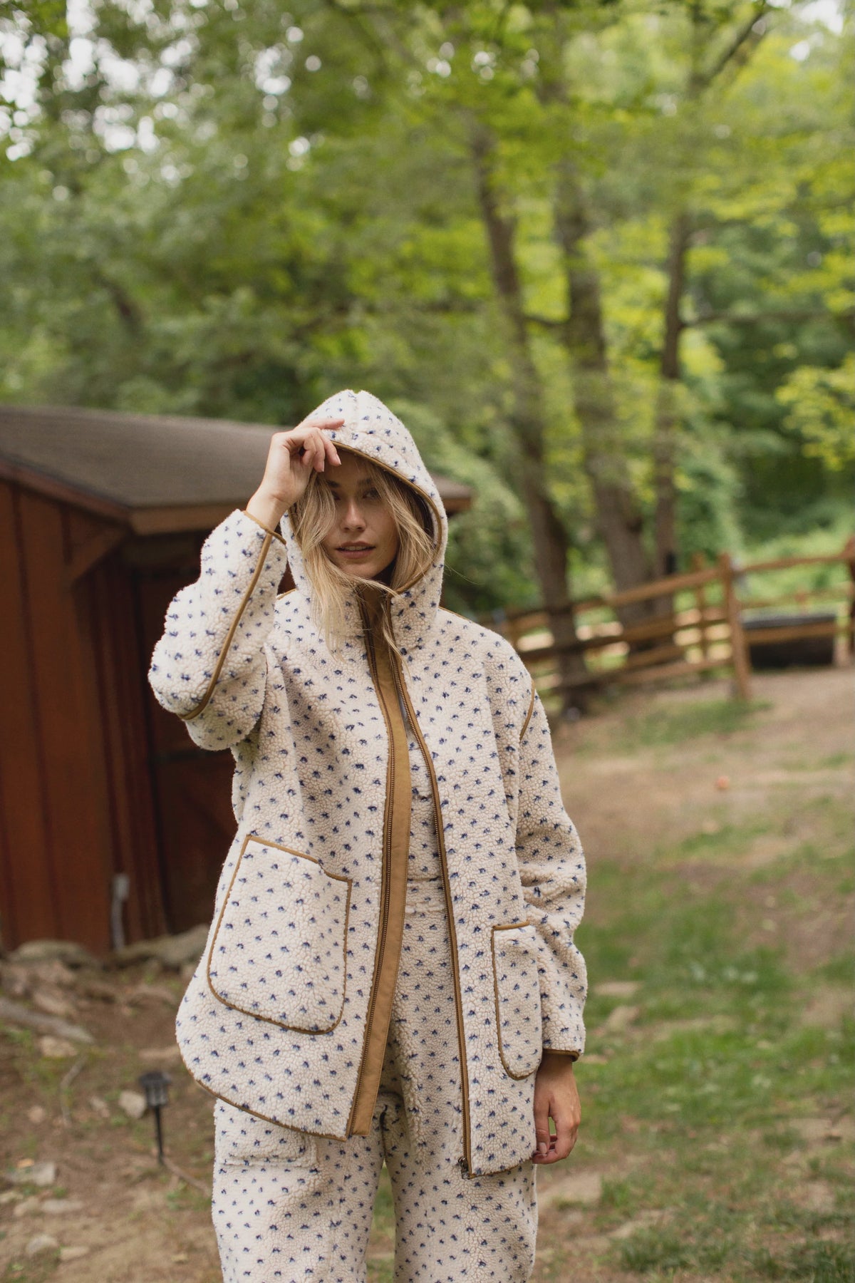 Hooded Sherpa Jacket in Ivory/Blue